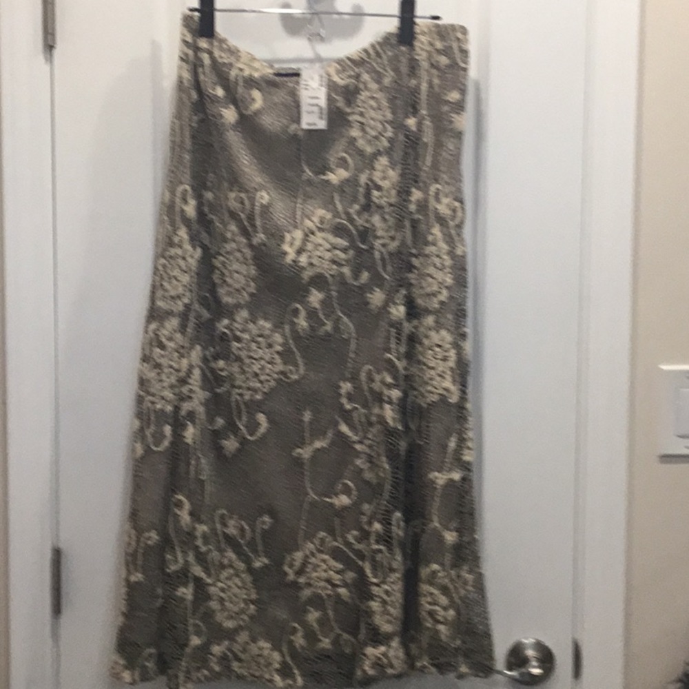 Avenue Lace Skirt, size 14-16, NWT